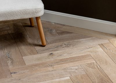 NIBO STONE houten visgraat vloer